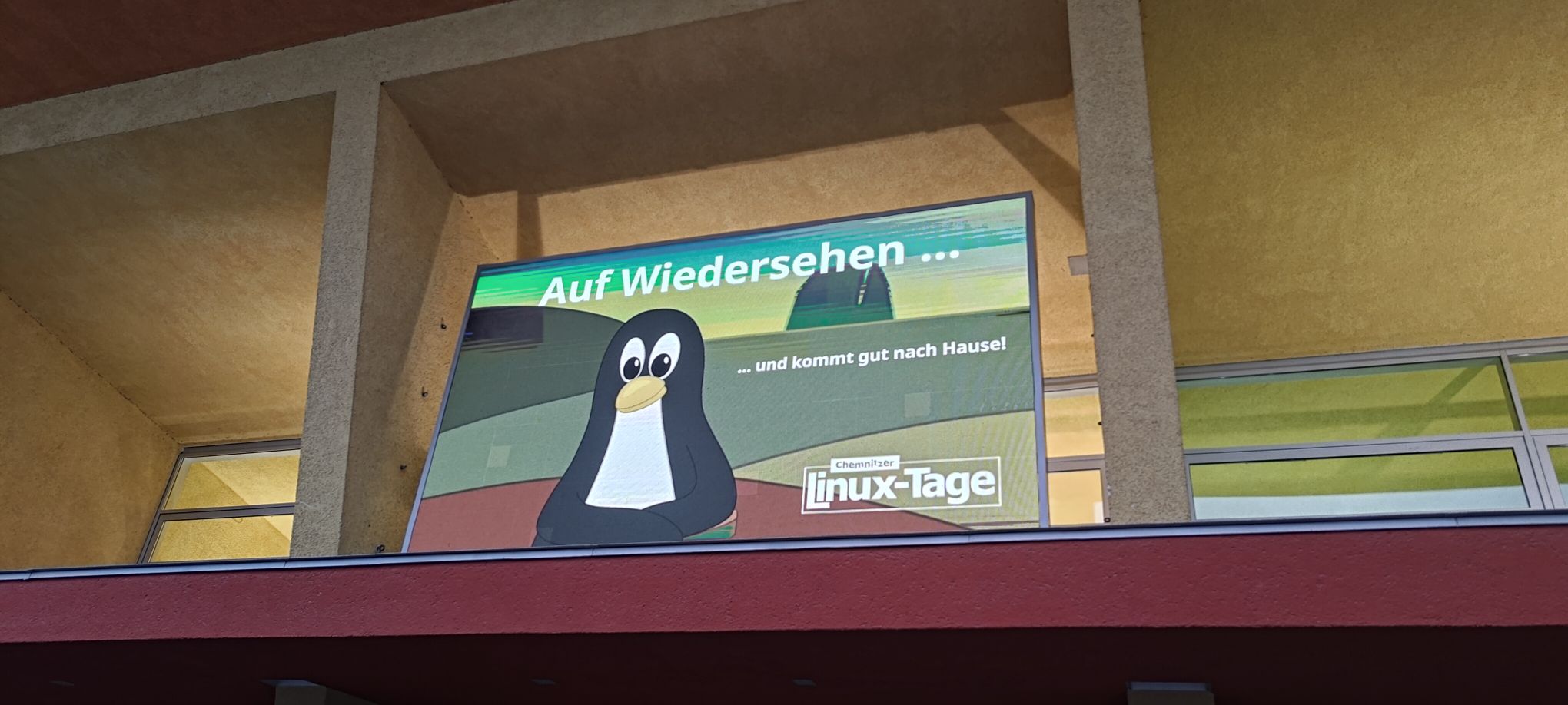 Der Tux im da-Vinci-Stil verabschiedete auch die Gäste